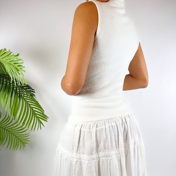 Women's Vintage White Classy Cottage Short Sleeve Knit Turtleneck Top / Small - Picture 2 of 5